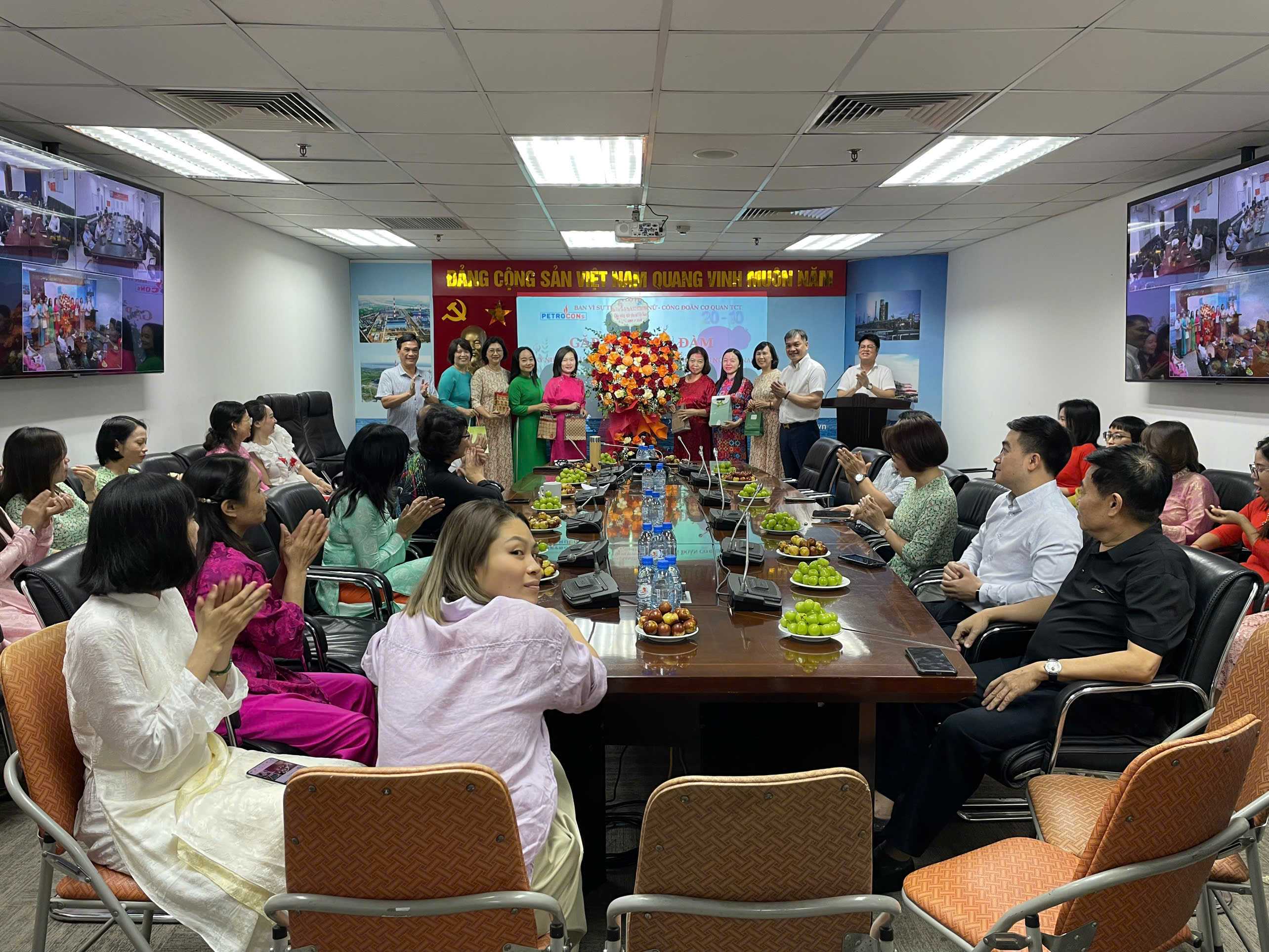 TỔNG CÔNG TY PETROCONs TỔ CHỨC CHƯƠNG TRÌNH GẶP MẶT – TỌA ĐÀM NHÂN KỶ NIỆM 95 NĂM NGÀY THÀNH LẬP HỘI LIÊN HIỆP PHỤ NỮ VIỆT NAM (20/10/1930 – 20/10/2025)