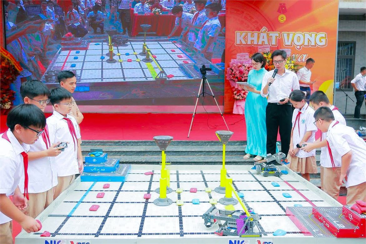 STEM Innovation PETROVIETNAM: Đồng hành chắp cánh ước mơ khoa học trong năm học mới