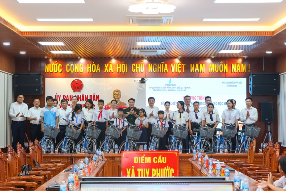 Tiếp sức đến trường, Petrovietnam đồng hành cùng Đoàn ĐBQH tỉnh Gia Lai trao tặng hàng trăm xe đạp cho học sinh