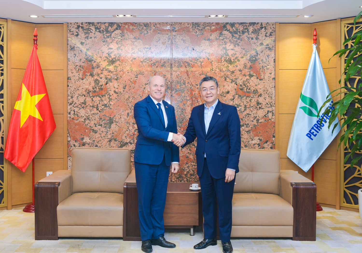 Petrovietnam thúc đẩy hợp tác với Canada trong lĩnh vực năng lượng