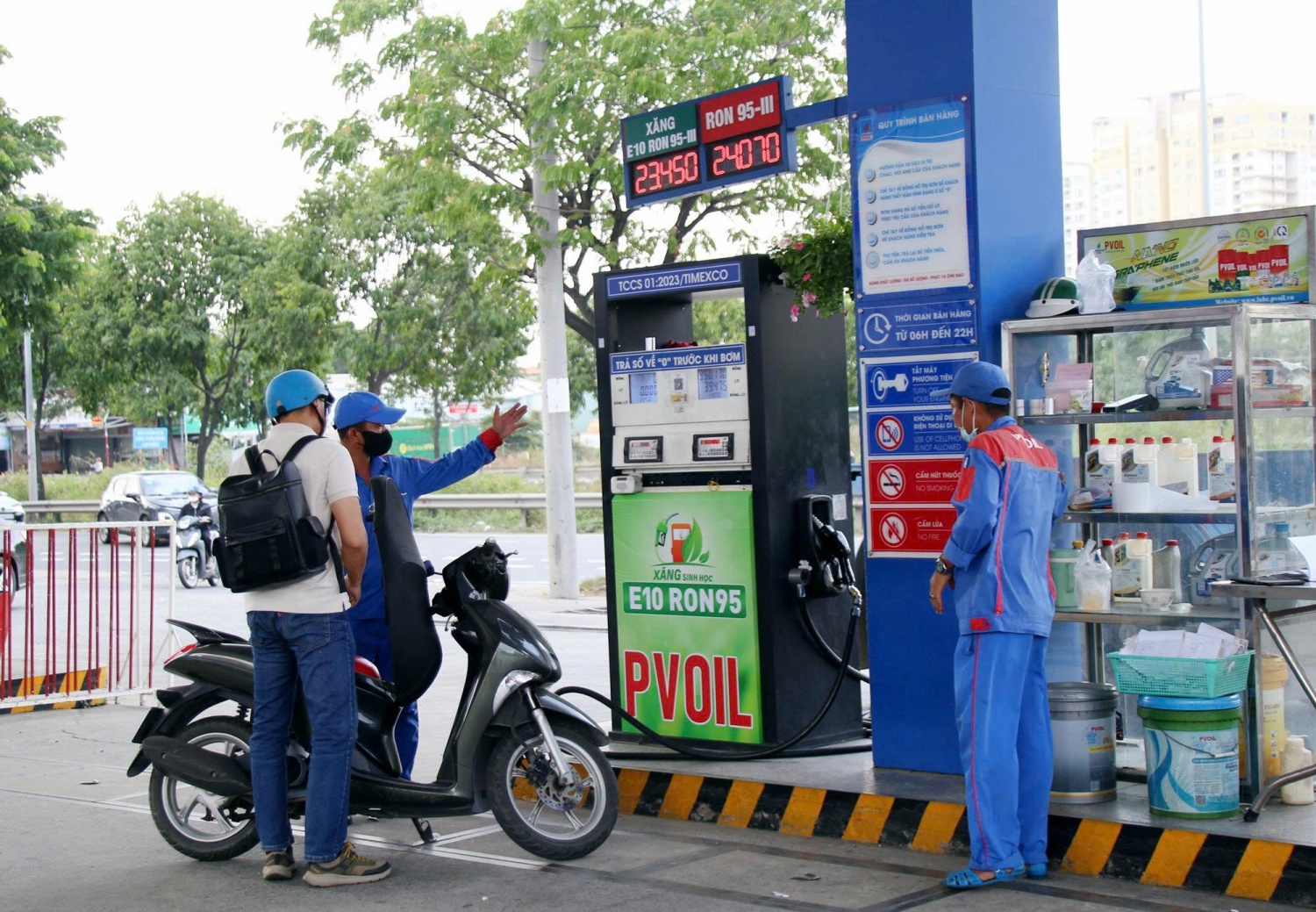 Đề xuất ưu đãi thêm thuế bảo vệ môi trường và tiêu thụ đặc biệt với xăng E10