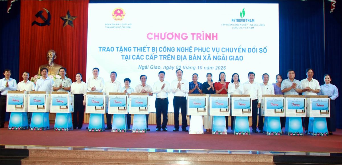 PETROVIETNAM tặng thiết bị công nghệ phục vụ chuyển đổi số tại xã Ngãi Giao (TP Hồ Chí Minh)