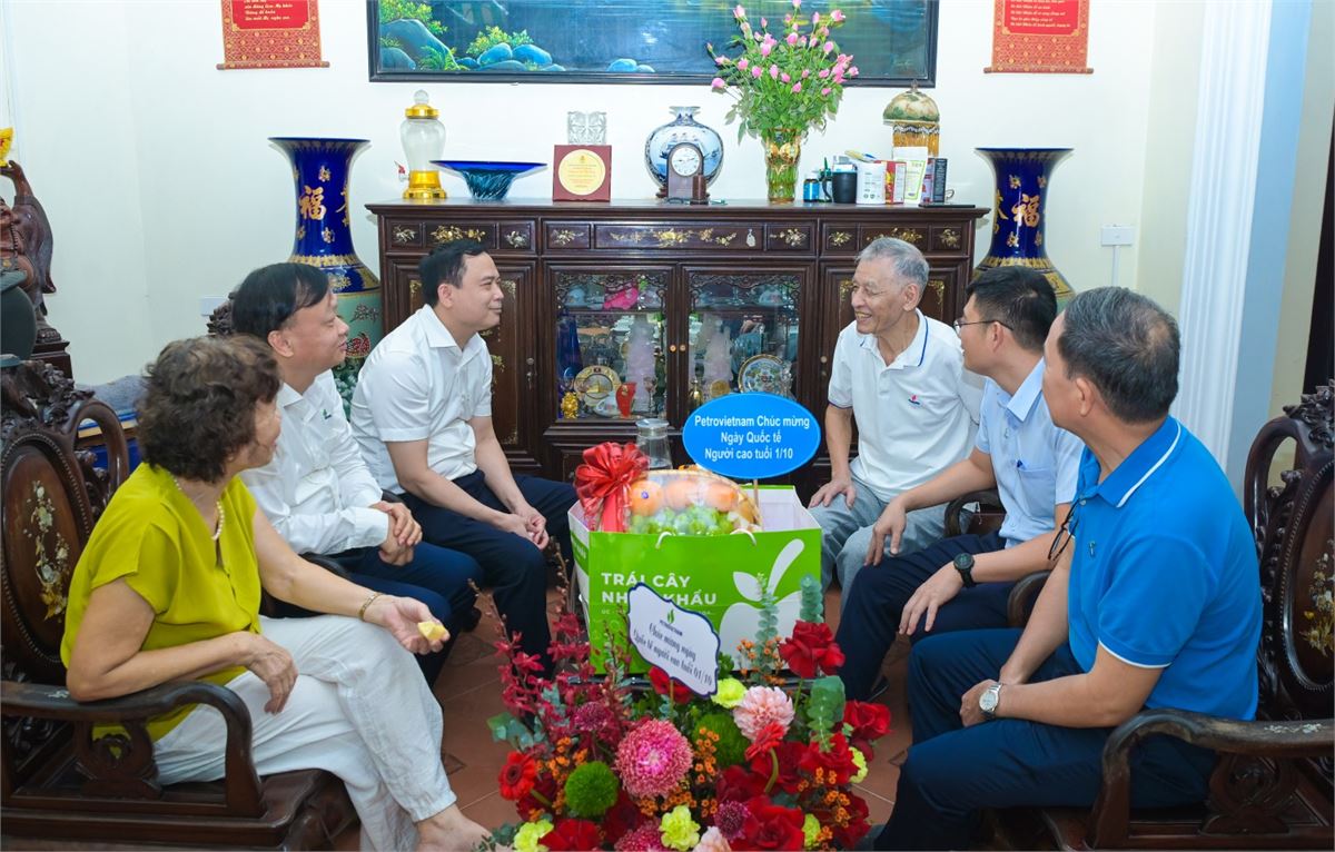 PETROVIETNAM tri ân những “cây cao bóng cả” nhân Ngày Quốc tế Người cao tuổi