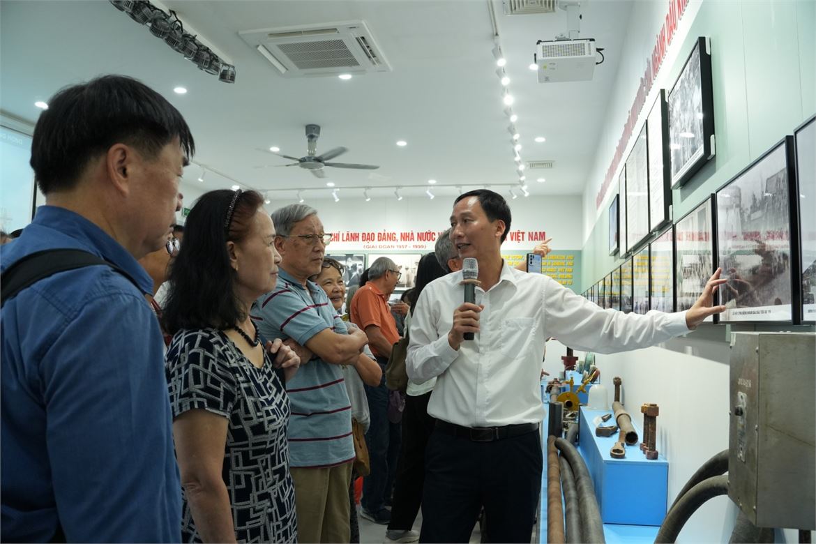 Cán bộ hưu trí Bộ máy QL&ĐH về nguồn, lan tỏa giá trị truyền thống PETROVIETNAM
