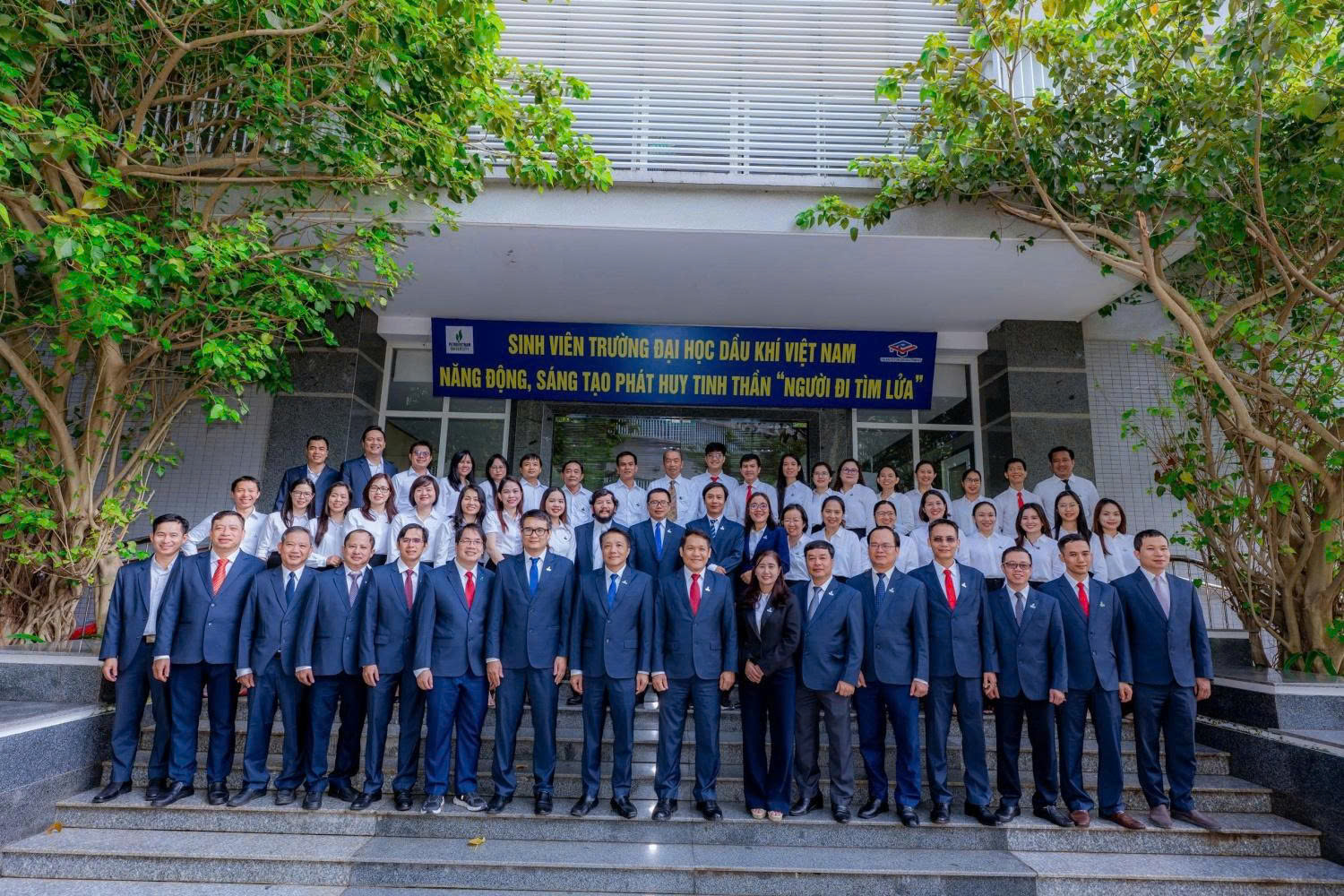 Tổng giám đốc Petrovietnam chúc mừng thầy, cô giáo PVU và PV College nhân ngày Nhà giáo Việt Nam