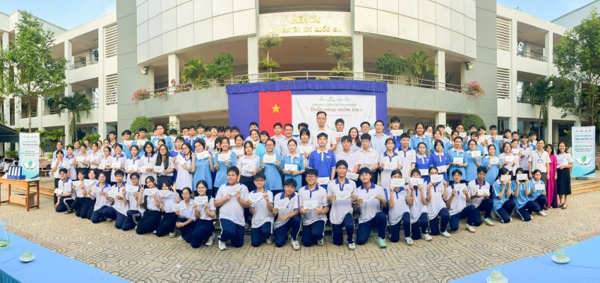 Petrovietnam “Thắp sáng niềm tin” và ước mơ cho học sinh Trường THPT Bà Rịa