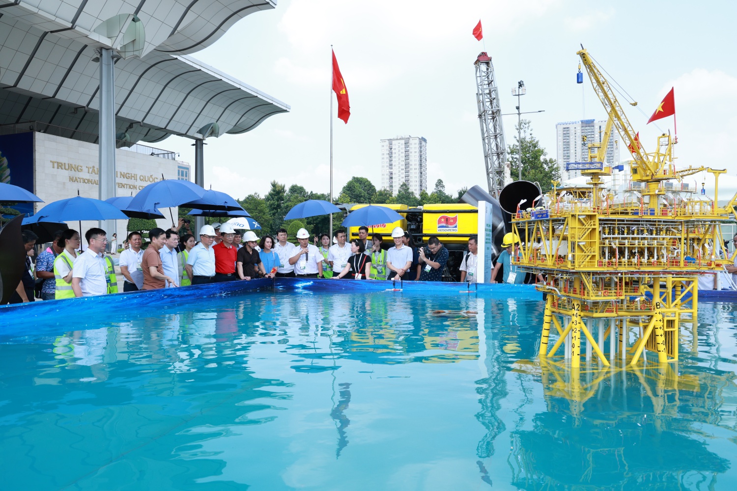 Lãnh đạo Petrovietnam khảo sát công tác chuẩn bị Lễ kỷ niệm 50 năm thành lập và Triển lãm Khoa học, Công nghệ Tập đoàn