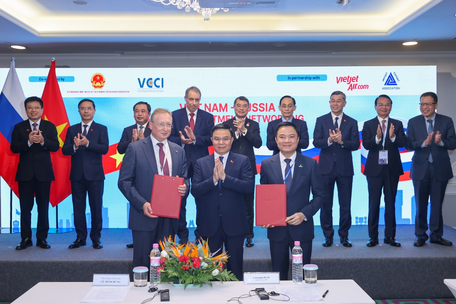 Thủ tướng Lê Minh Hưng chứng kiến trao văn kiện hợp tác giữa Petrovietnam với các doanh nghiệp năng lượng hàng đầu của Nga