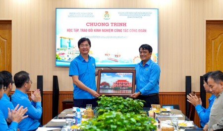 Công đoàn PETROVIETNAM và LĐLĐ TP.HCM trao đổi kinh nghiệm hoạt động