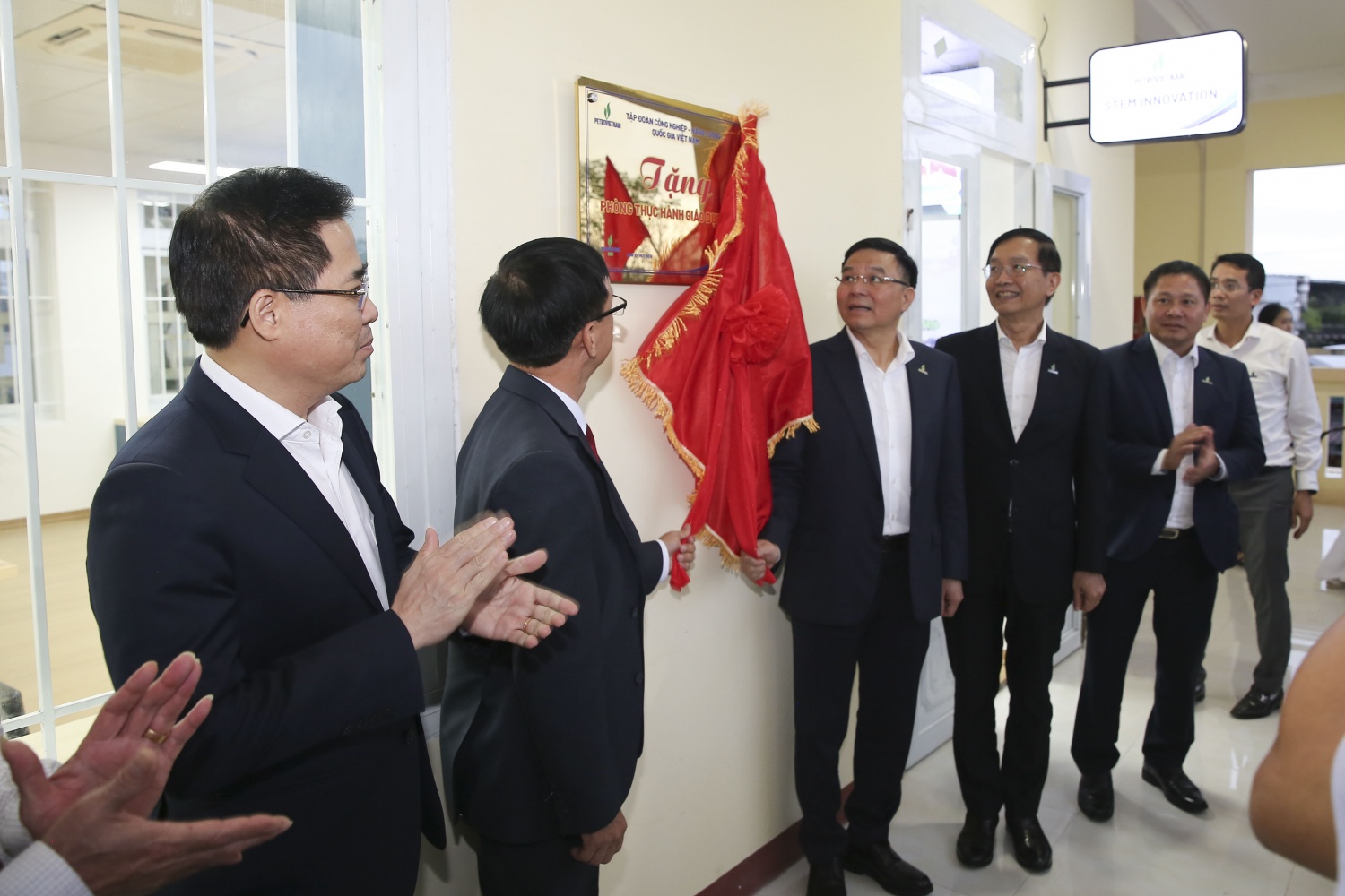 Phòng STEM tại Quảng Ngãi: Nuôi dưỡng tinh thần đổi mới sáng tạo, giúp học sinh từng bước làm chủ công nghệ