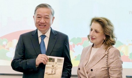 “Cái nắm tay” đi qua 67 năm