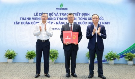 Công bố và trao quyết định Thành viên HĐTV, Tổng Giám đốc Tập đoàn Công nghiệp - Năng lượng Quốc gia Việt Nam