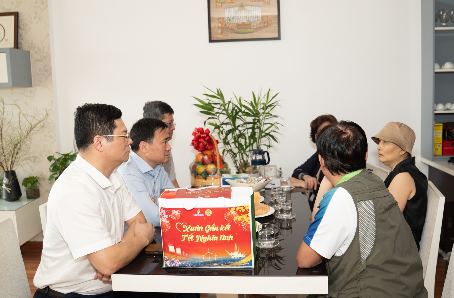 Công đoàn Petrovietnam sẻ chia với người lao động khó khăn tại TP Hồ Chí Minh