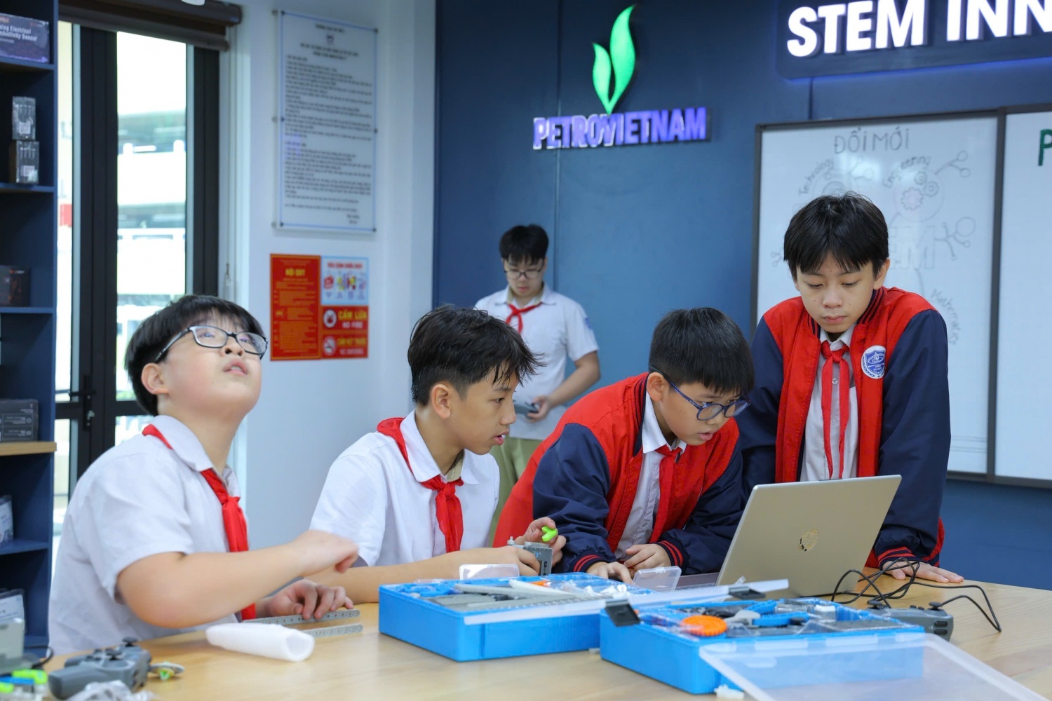 STEM Innovation Petrovietnam: Cánh cửa tri thức mới cho học sinh vùng cao Lâm Đồng