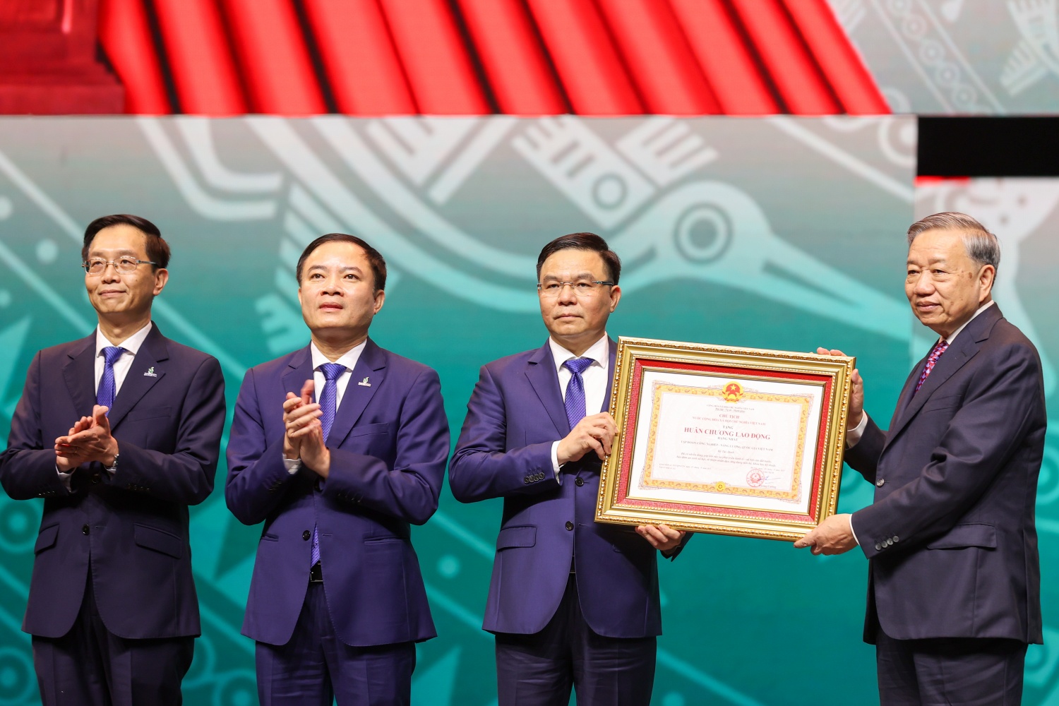 Tiếp lửa tự hào, phấn đấu hoàn thành xuất sắc nhiệm vụ SXKD cả năm 2025
