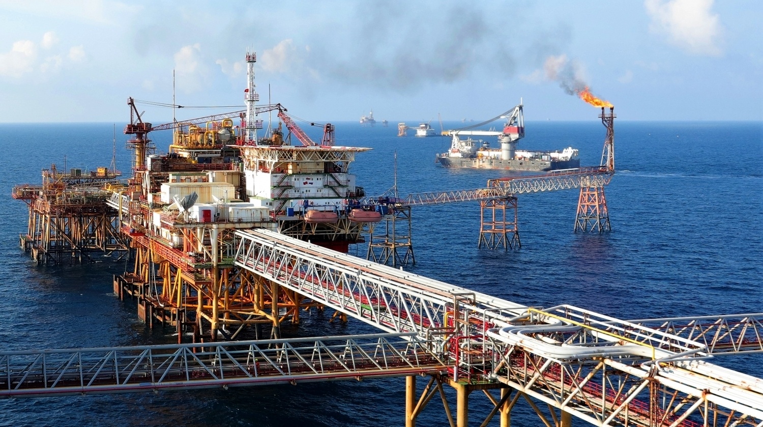 Đề xuất giao quyền cho Petrovietnam phê duyệt một số nội dung trong hoạt động dầu khí