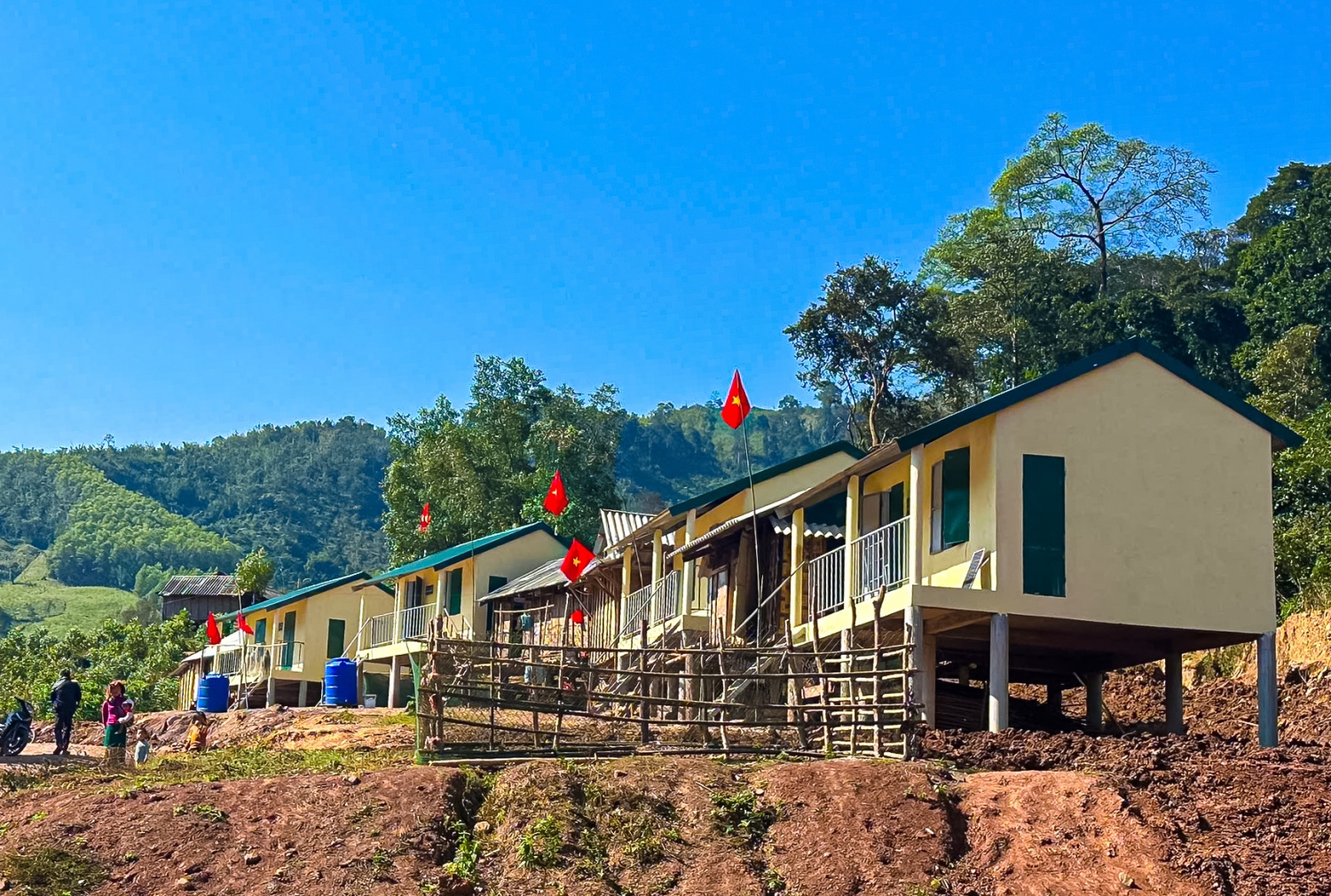 Petrovietnam bàn giao nhà Đại đoàn kết tại Quảng Trị, chăm lo an sinh xã hội vùng biên giới