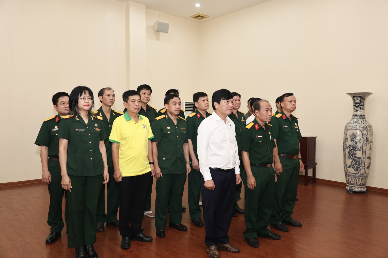 [Chùm ảnh] Hội CCB Petrovietnam tham quan, tìm hiểu Bảo tàng Hải quân