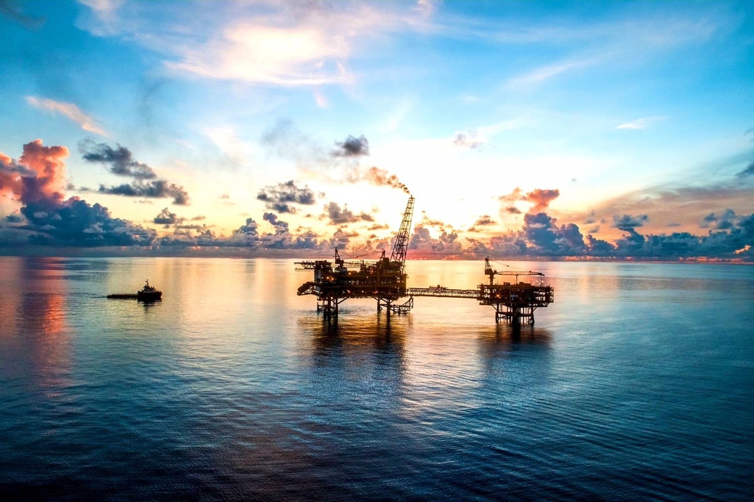 8 tháng rực rỡ của Petrovietnam: Doanh thu 702.000 tỷ, lợi nhuận 42.100 tỷ vượt 78% kế hoạch, nhấn nút đầu tiên cho siêu dự án 12 tỷ USD