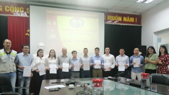 Đảng ủy PETROCONs tổ chức kết nạp Đảng và trao thẻ đảng viên trên công trường NMNĐ Thái Bình 2