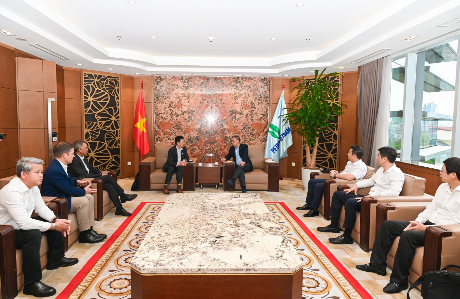 Petrovietnam - Schneider Electric tăng cường mở rộng cơ hội hợp tác trong chuyển dịch năng lượng và số hóa