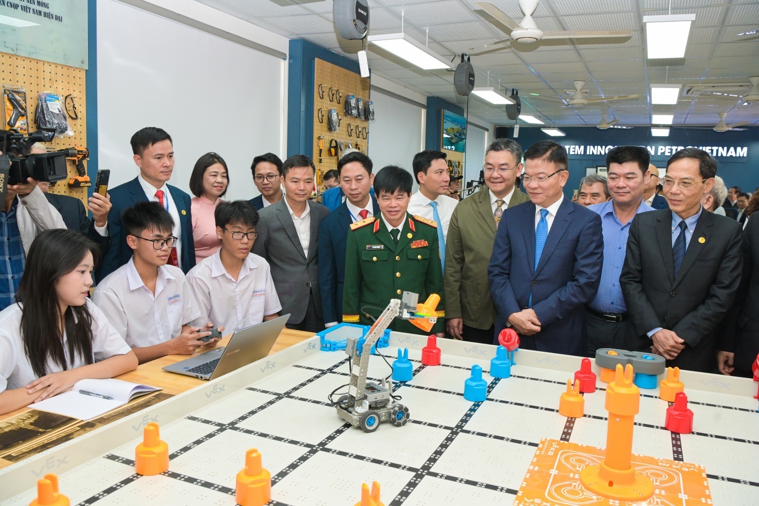 STEM Innovation Petrovietnam: Cú hích “chiến lược” đổi mới giáo dục Lạng Sơn