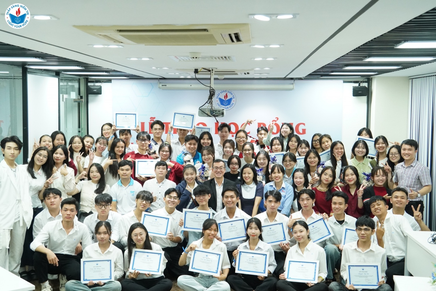 Thắp Sáng Niềm Tin - Thắp sáng ước mơ