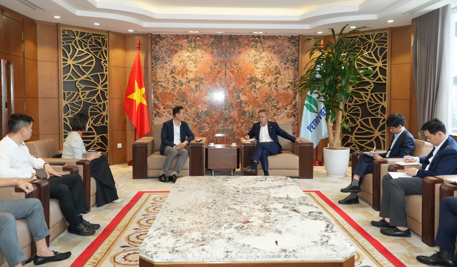 Petrovietnam và Schneider Electric thúc đẩy hợp tác chuyển đổi số và chuyển dịch năng lượng