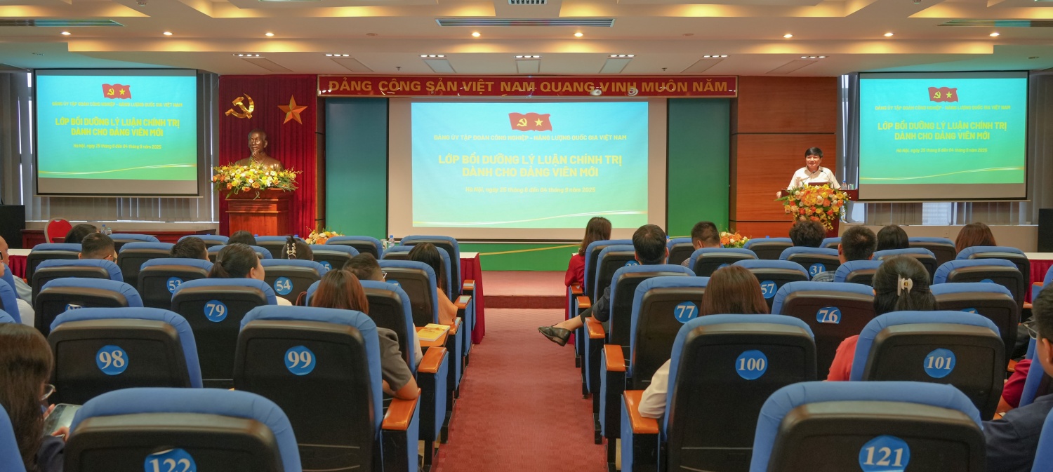 Petrovietnam khai giảng lớp bồi dưỡng lý luận chính trị cho đảng viên mới tại Hà Nội