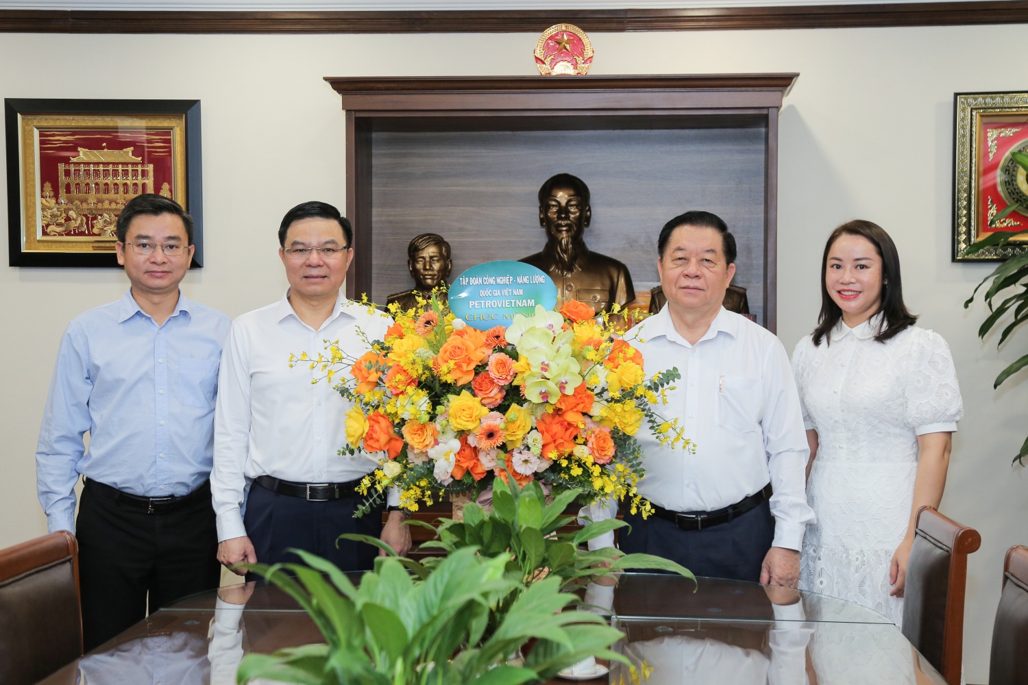 Kỷ niệm 100 năm Ngày Báo chí Cách mạng Việt Nam (21/6/1925 - 21/6/2025)  Lãnh đạo Petrovietnam chúc mừng Ban Tuyên giáo và Dân vận Trung ương