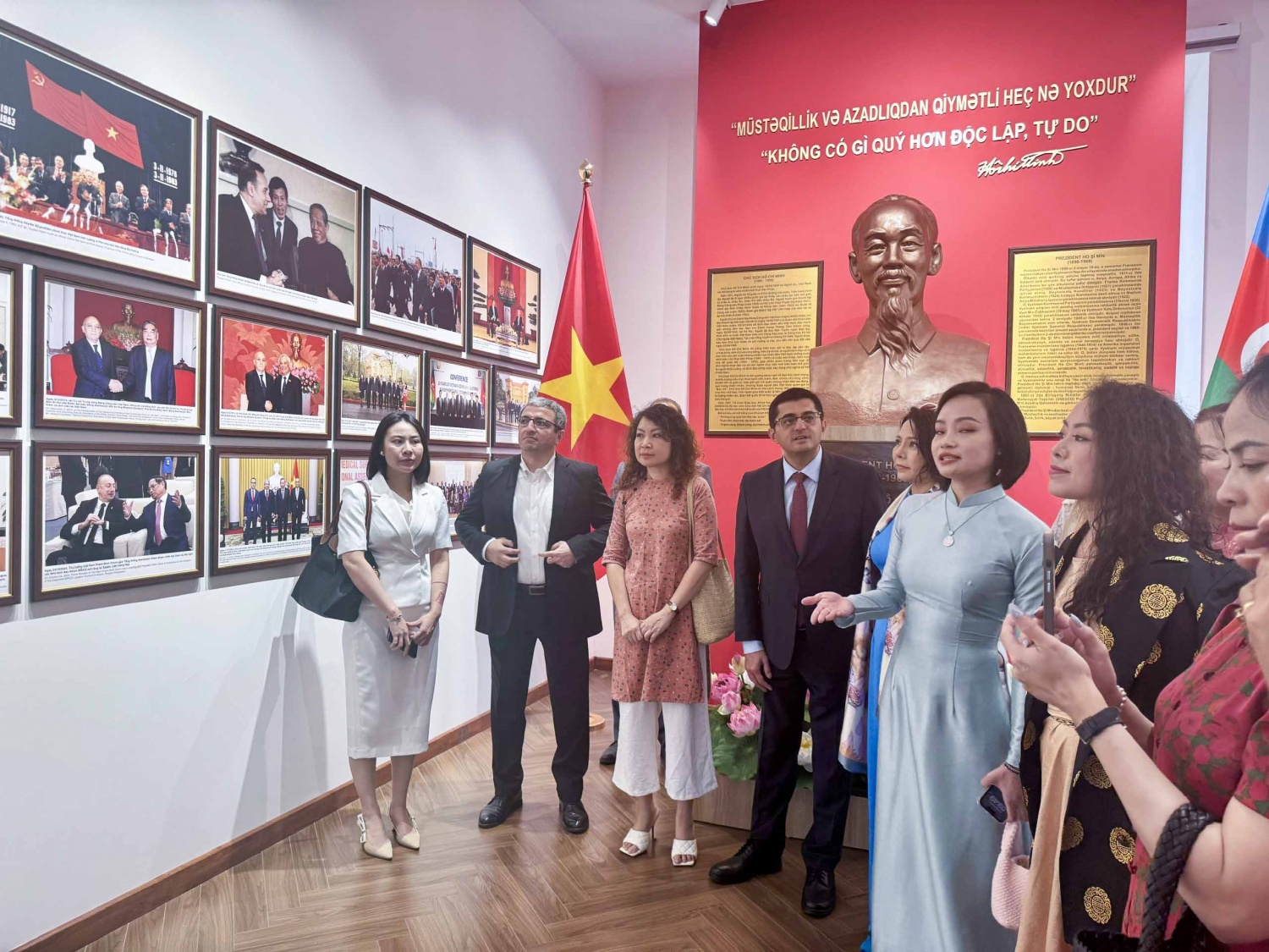 Giao lưu văn hóa Việt Nam - Azerbaijan tại trường Đại học Dầu mỏ và Công nghiệp Quốc gia Azerbaijan