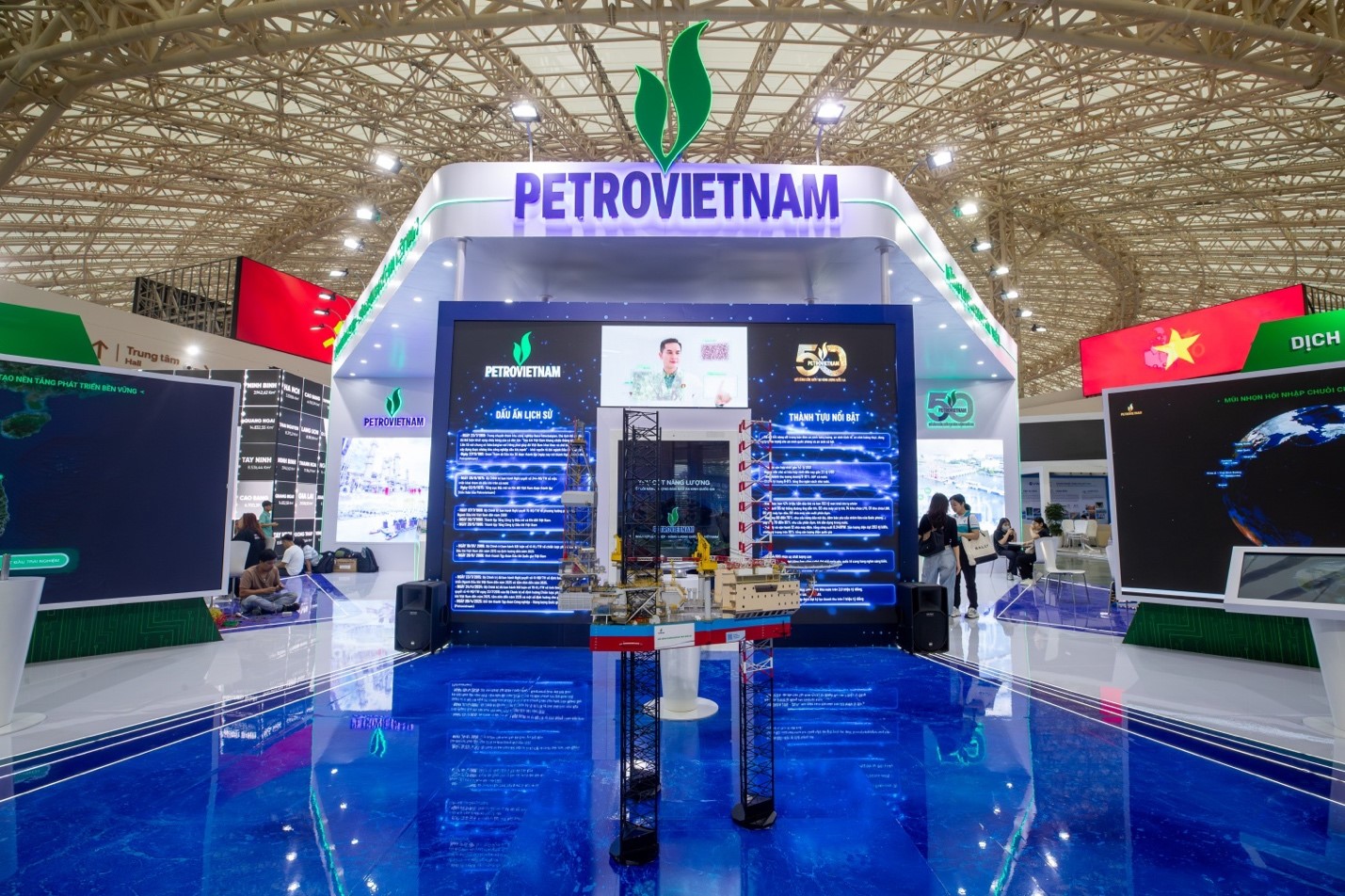 Chiêm ngưỡng gian trưng bày của Petrovietnam tại Triển lãm thành tựu Đất nước 2025