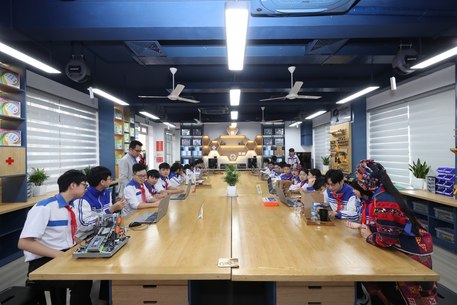 Lan tỏa đam mê khoa học và đổi mới phương thức giảng dạy