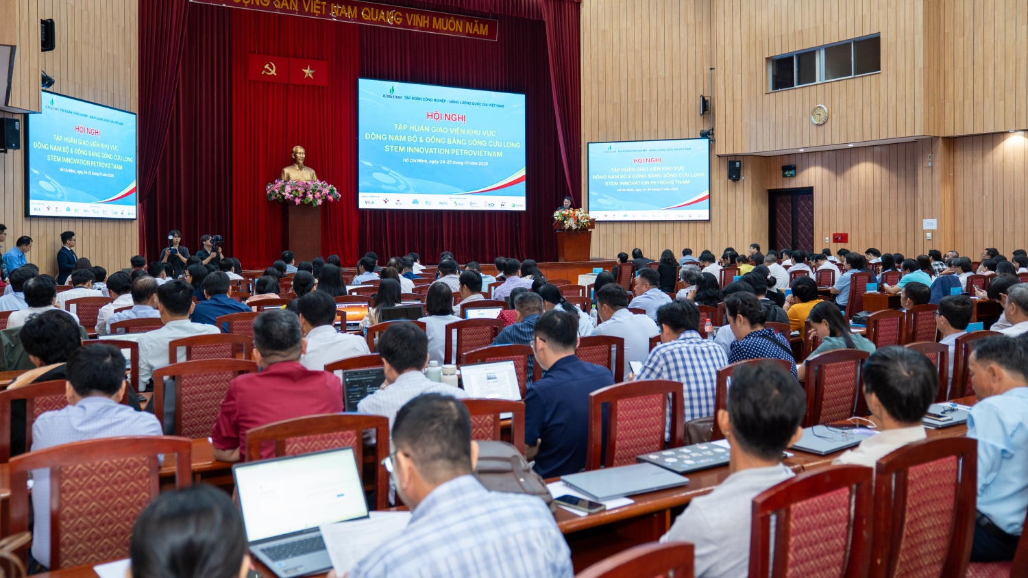 Nâng cao kiến thức, kỹ năng triển khai giáo dục STEM cho giáo viên khu vực Đông Nam Bộ và ĐBSCL