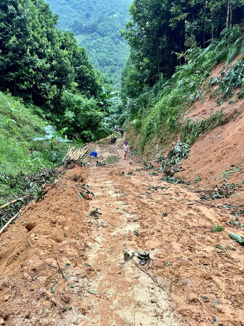 Hành trình 90 ngày tái thiết thôn Kho Vàng:  Bài 3: Con đường dẫn lối thắp sáng những ước mơ