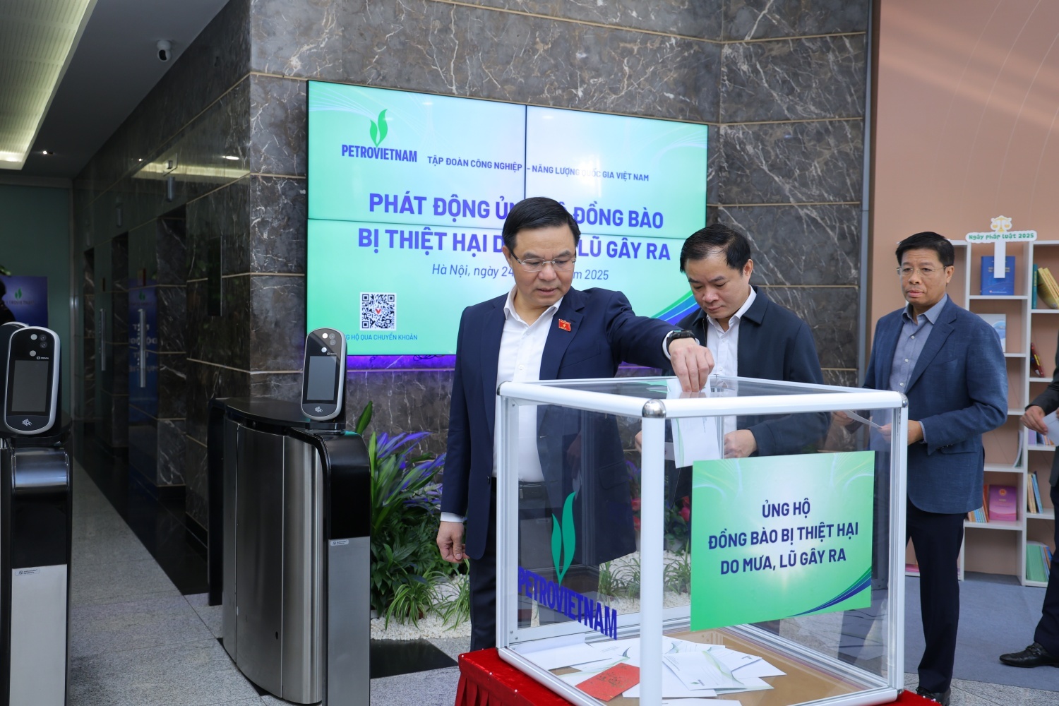 Cả nước hướng về miền Trung thân yêu!